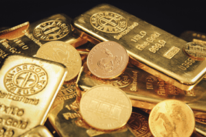 Goldmünzen & Goldbarren. Symbolbild für das Edelmetall Gold