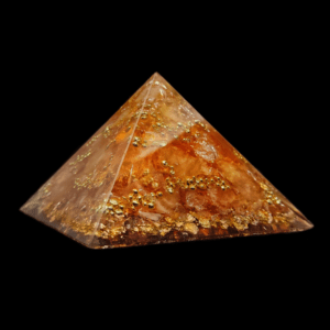 Orangene Orgonit Pyramide aus Orangencalcit, Karneol & Bergkristall.