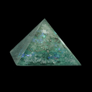 Edelstein Pyramide "Polarlicht" Orgonit mit Selenit & Opaleszenz