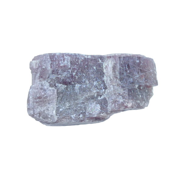Violetter Anhydrit Rohstein in unbehandelter Form.