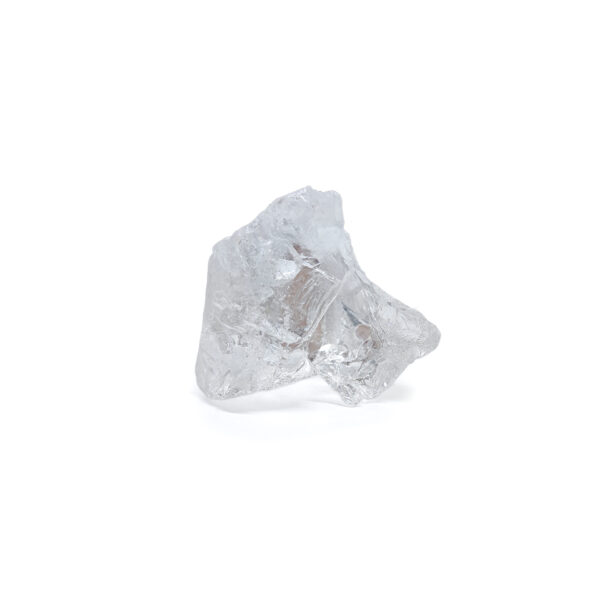 Ein kristalliner roher Bergkristall aus transparentem Quarz.