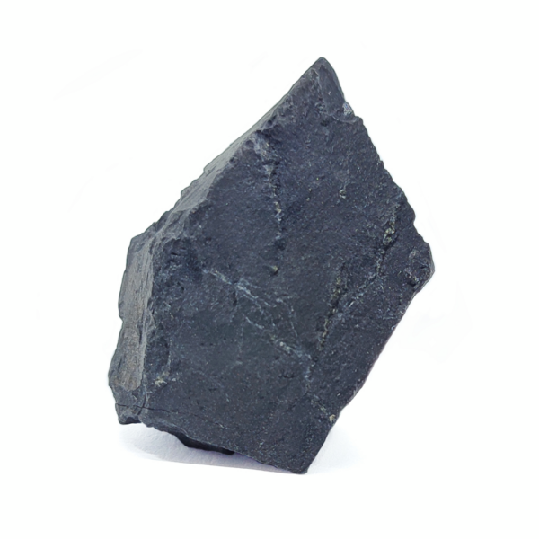 Schwarzer Schungit Rohstein mit silbernen Edelschungit-Linien.