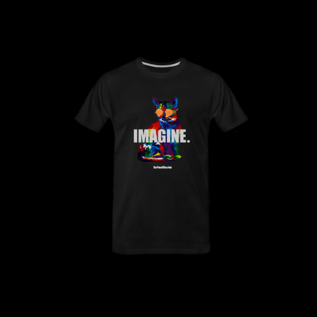 Schwarzes T-Shirt mit dem Titel Spirituelle Katze. Mit ikonischem Zitat "IMAGINE" und einer regenbogenfarbenen Katze mit Hippie-Brille.