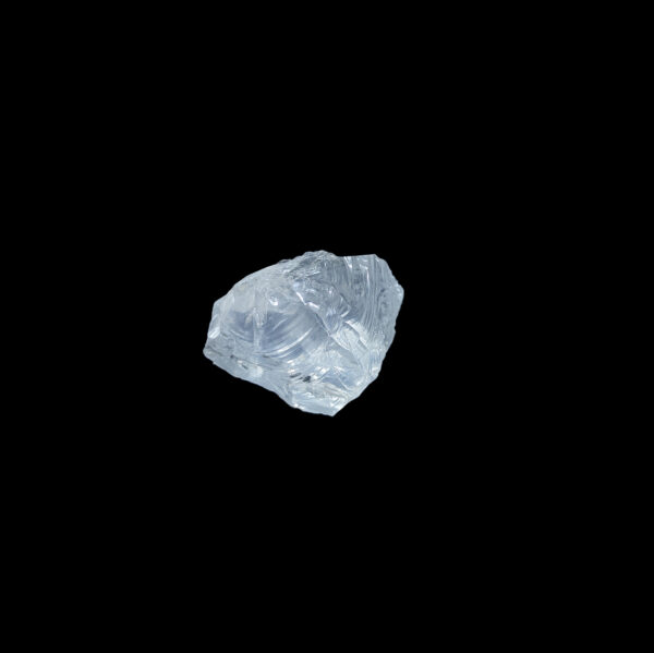 Ein kristalliner Girasol Rohstein mit typisch semit-transparentem Gestein.