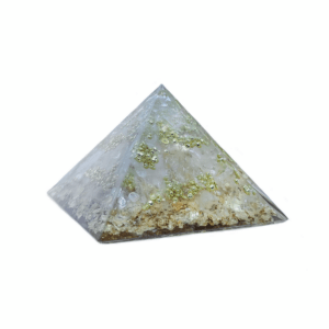 Bergkristall Orgonit Pyramide mit transparenten Edelsteinen & goldenen Messing-Elementen.