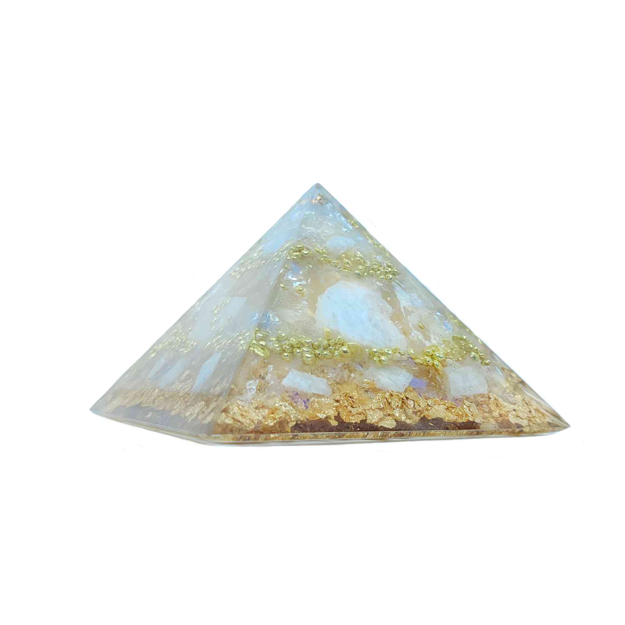 Dem Mondlicht gewidmete Orgonit Pyramide mit Mondstein, Regenbogenmondstein & Gold.