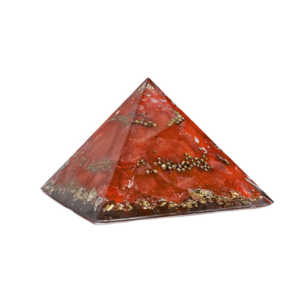 Hellrote Orgonit Pyramide mit Feuercalcit, Orangencalcit, Citrin, Herkimer Diamant, Messing & Gold.