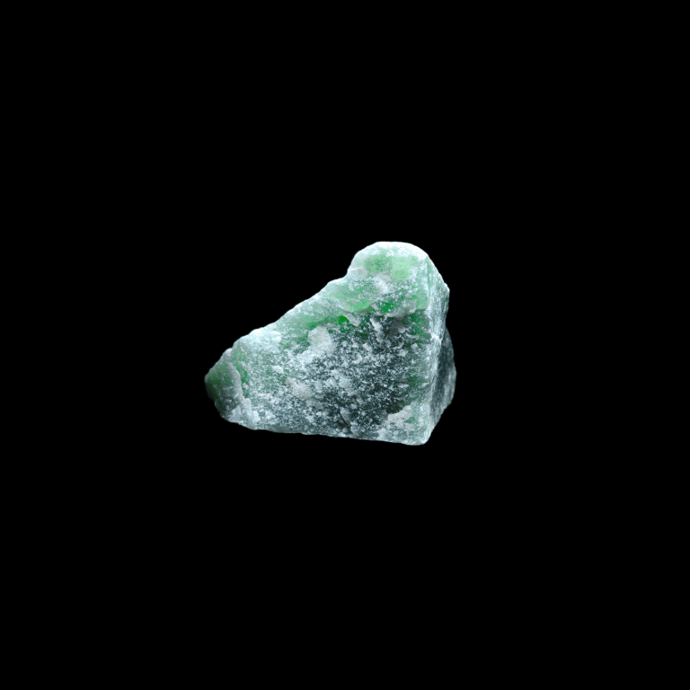 Ein grüner Aventurin Rohstein in Nahaufnahme. Aventurin ist eine Form des Quarzes, welche besonders intensiv schimmert.