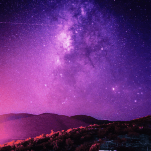 Abbildung der violetten Milchstraße. Symbolbild für das 5. Element, welches als Kosmos, Äther oder Akasha bezeichnet wird.