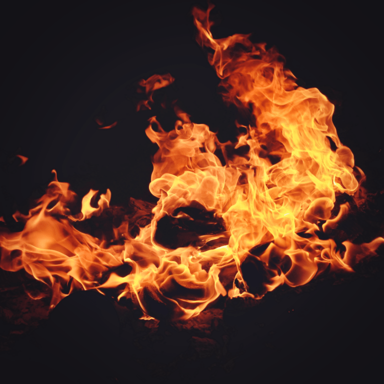 Lodernde Flammen, welche das gleichnamige Element symbolisieren.