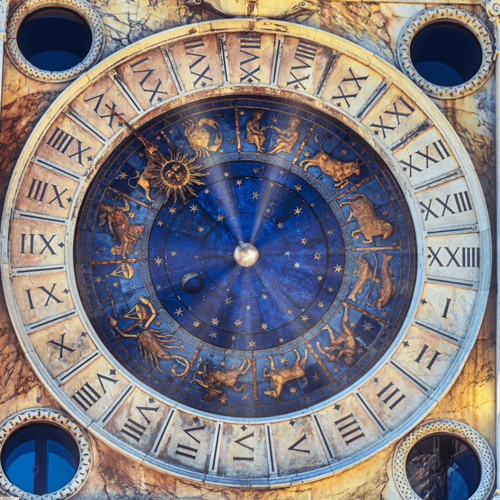 Eine Radförmige Abbildung mit römischen Ziffern & den Sternzeichen. Symbolbild für einen Beitrag über die 12 Tierkreiszeichen.