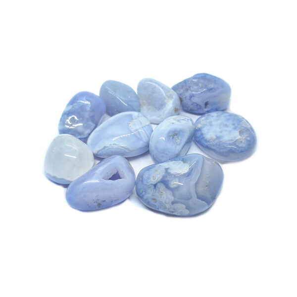 Blau gebänderte "Blue-Lace-Agate" Trommelsteine, auch bekannt als Chalcedon.
