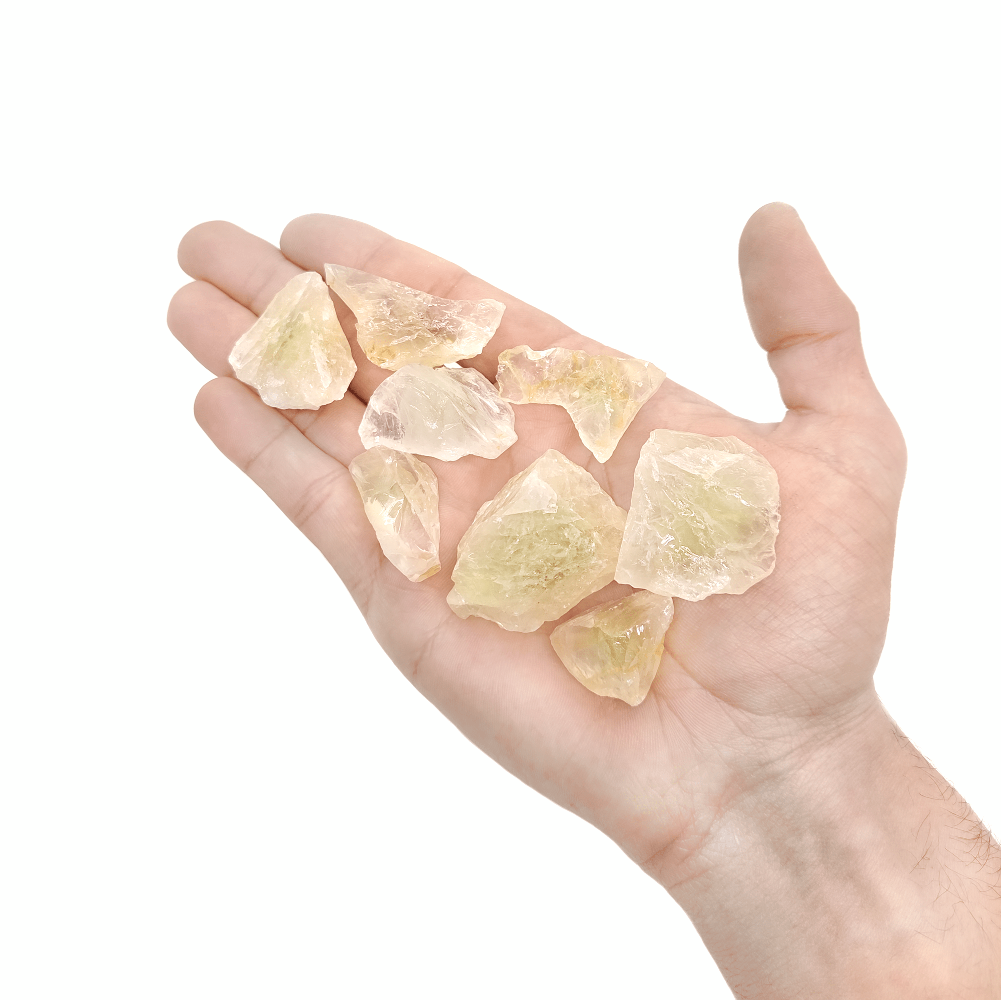 100g Lemon Quartz Citrin Rohsteine. Die Kristalle liegen auf einer Hand.