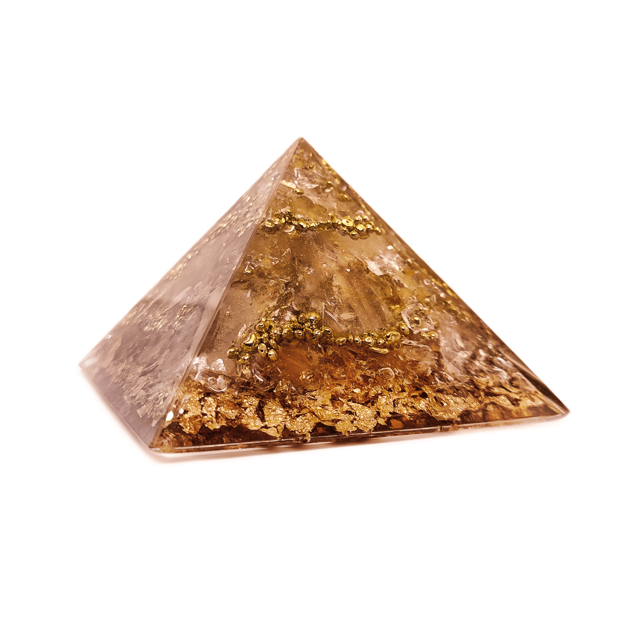 Hellbraune Edelstein Orgonit-Pyramide mit goldenen Elementen.