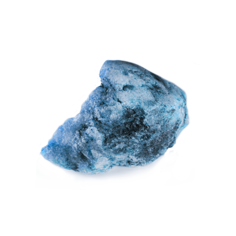 Ein intensiv blauer Apatit Stein mit ausgeprägt körniger Kristallstruktur.