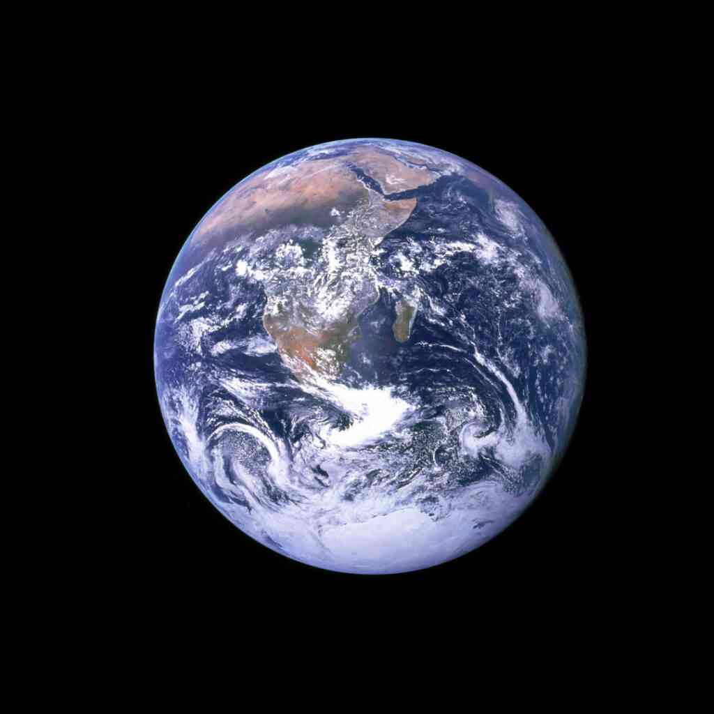 Der blaue Planet Erde aus dem Weltraum fotografiert.