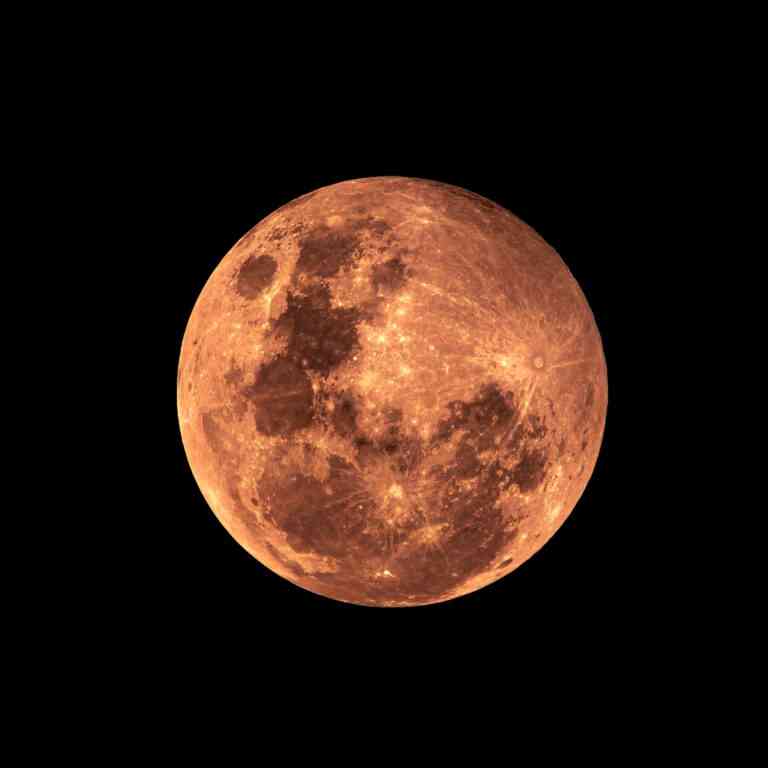 Der orangene Planet Venus mit erkennbarer Struktur.