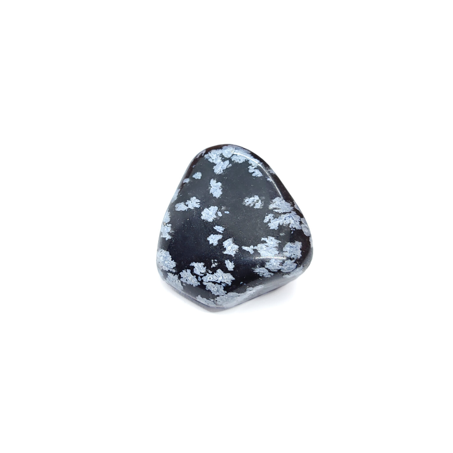 Schwarzer Obsidian Trommelstein mit weißen Flecken. Bekannt als Schneeflocken-Obsidian.