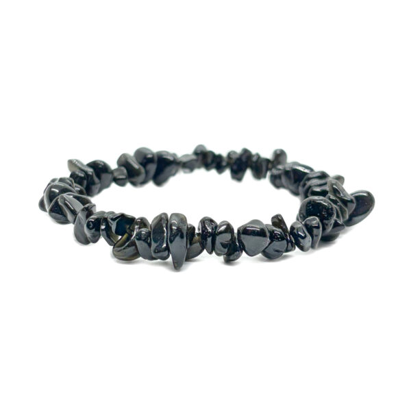 Edelstein Armband aus schwarzen Obsidian Perlen. Die dunklen Trommelsteine sind glatt poliert.