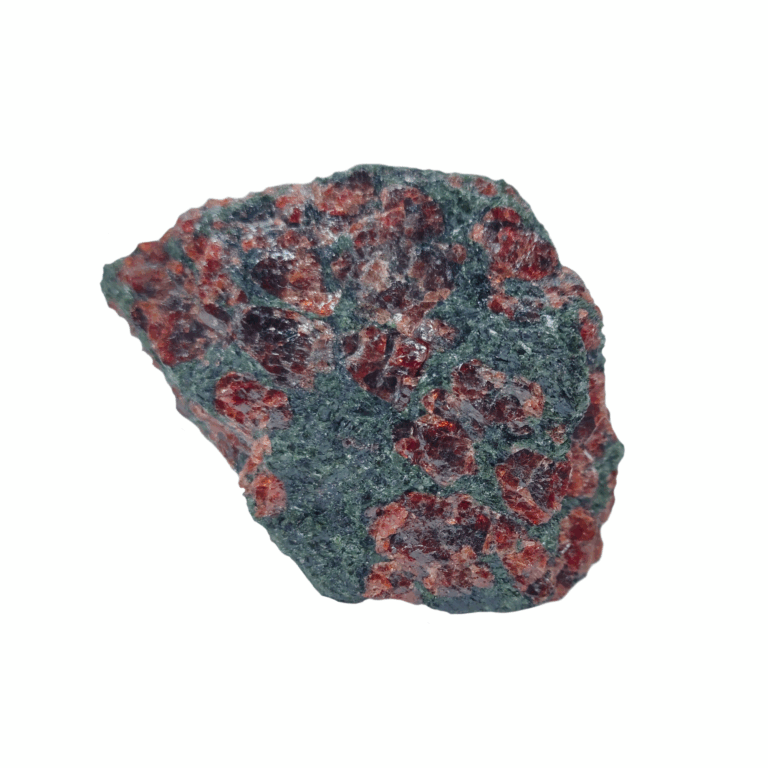 Eklogit Rohstein in schwarz mit roten Granatkristallen.