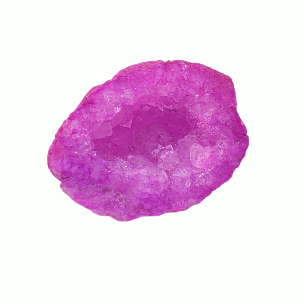 Ein Quarz Geode, welcher Pink gefärbt wurde. Es handelt sich um eine Geodenhälfte.